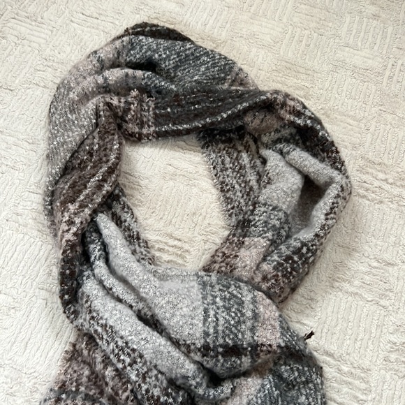 Waverly blanket scarf in neutrals brown & cream - Picture 12 of 13